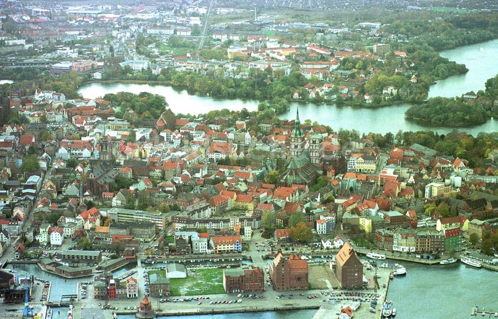 Luftaufnahme Stralsund / MV - Stadtzentrum von Stralsund in Mecklenburg - Vorpommern.