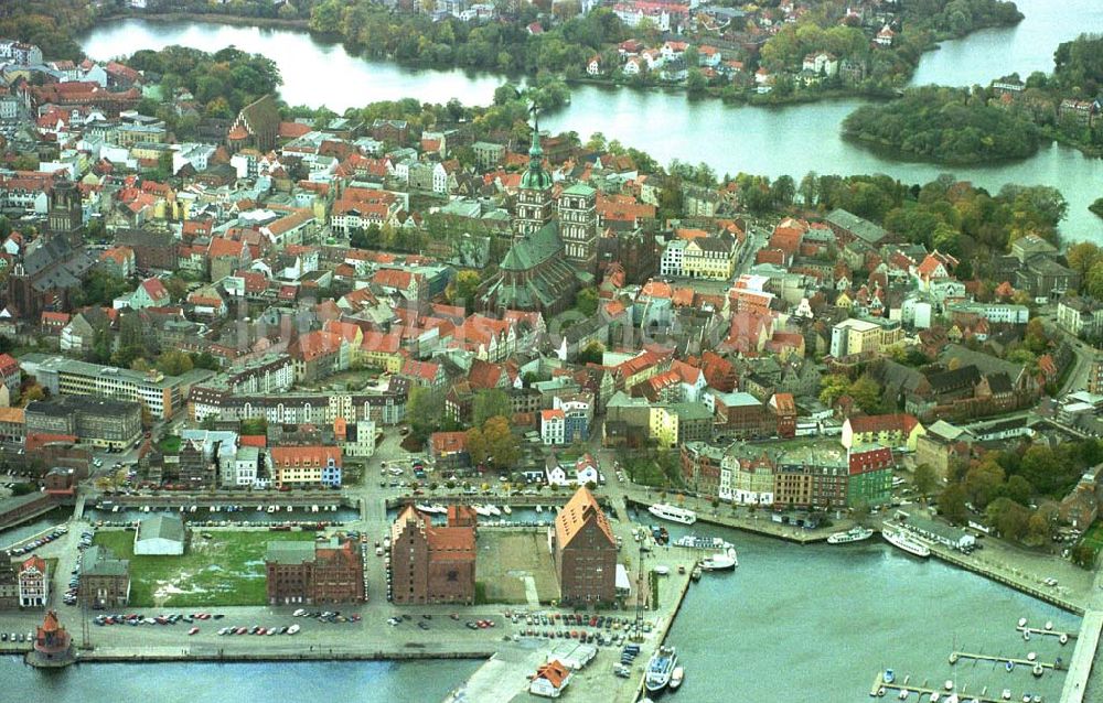 Stralsund / MV von oben - Stadtzentrum von Stralsund in Mecklenburg - Vorpommern.