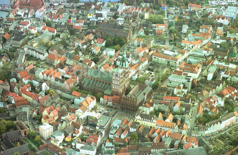 Stralsund / MV von oben - Stadtzentrum von Stralsund in Mecklenburg - Vorpommern.