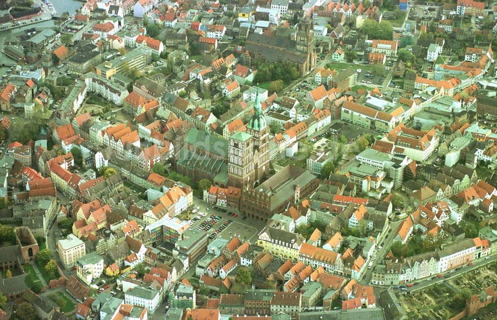 Stralsund / MV aus der Vogelperspektive: Stadtzentrum von Stralsund in Mecklenburg - Vorpommern.