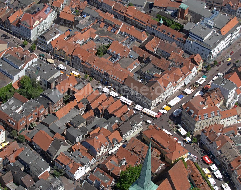 Uelzen aus der Vogelperspektive: Stadtzentrum Uelzen mit Wochenmarkt