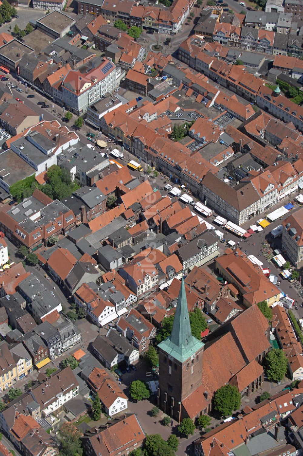 Luftbild Uelzen - Stadtzentrum Uelzen mit Wochenmarkt