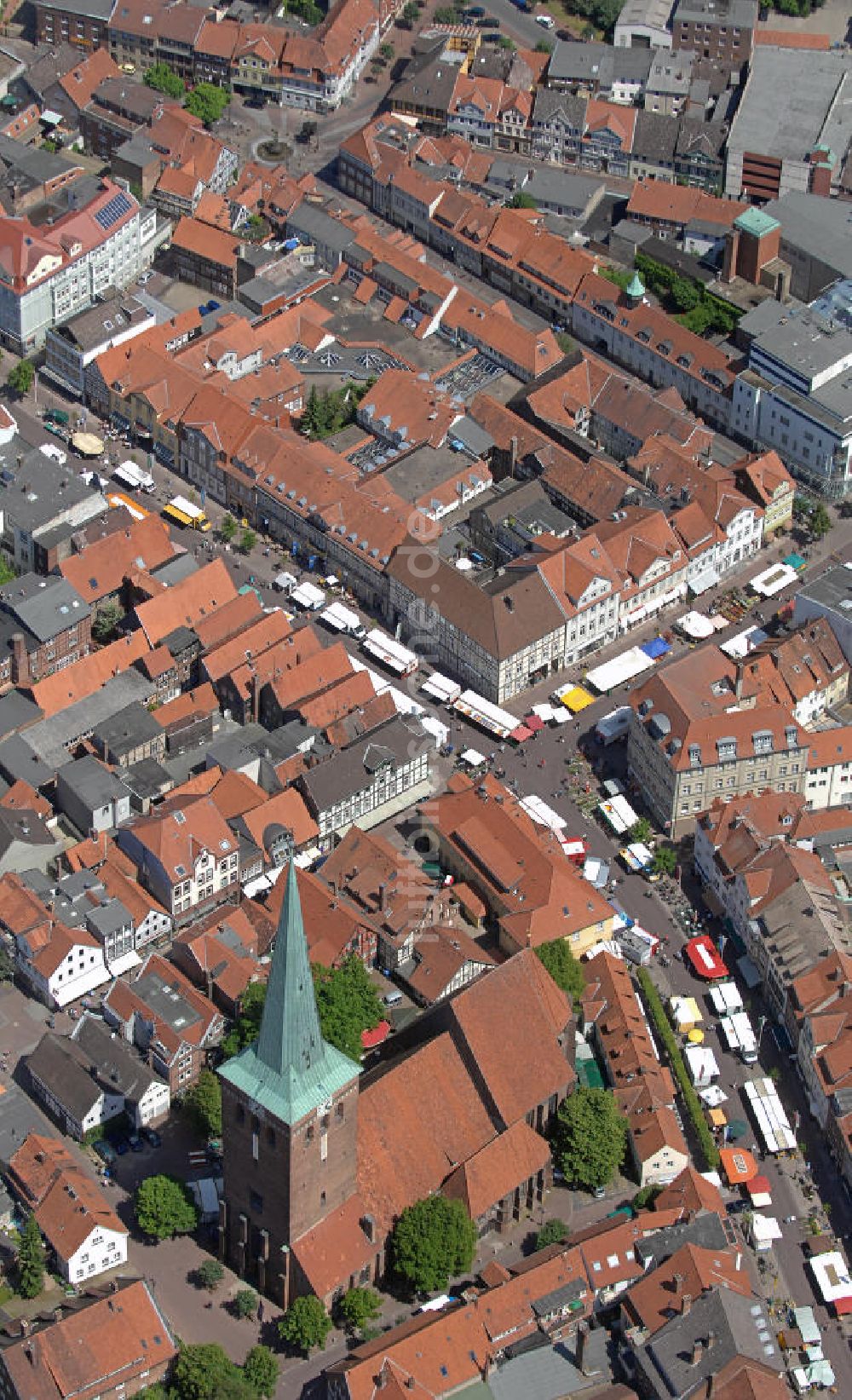 Luftaufnahme Uelzen - Stadtzentrum Uelzen mit Wochenmarkt