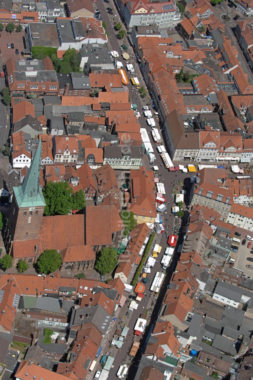 Uelzen von oben - Stadtzentrum Uelzen mit Wochenmarkt
