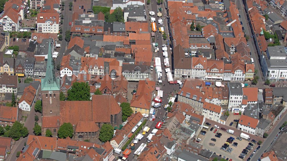 Luftbild Uelzen - Stadtzentrum Uelzen mit Wochenmarkt