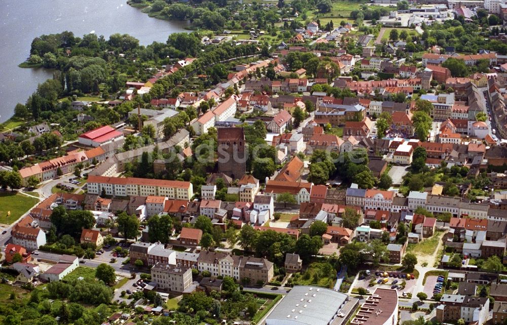 Luftaufnahme Angermünde - Stadtzentrum am Ufer des Mündsee in Angermünde im Bundesland Brandenburg