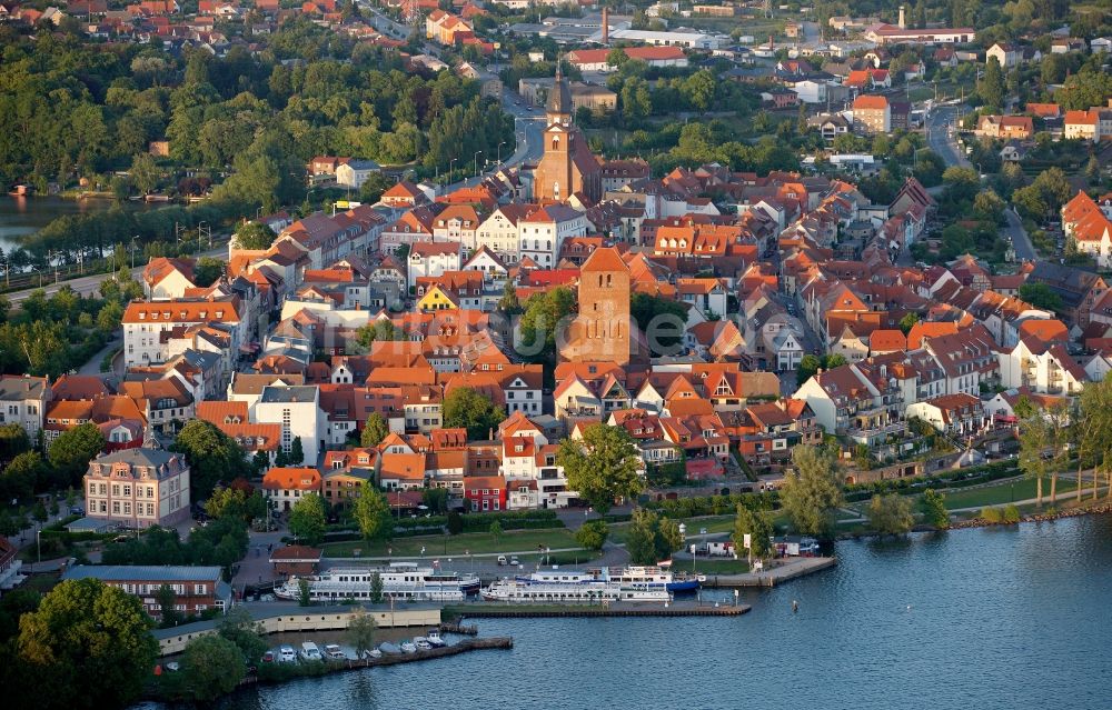 Luftaufnahme Waren (Müritz) - Stadtzentrum Waren (Müritz) im Bundesland Mecklenburg-Vorpommern