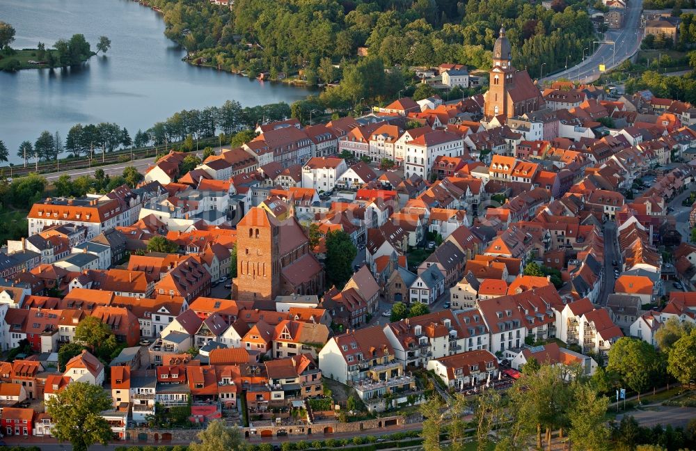 Waren (Müritz) von oben - Stadtzentrum Waren (Müritz) im Bundesland Mecklenburg-Vorpommern