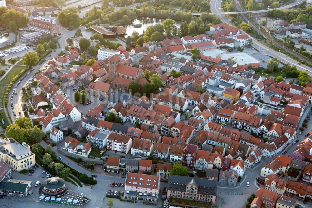 Waren (Müritz) von oben - Stadtzentrum Waren (Müritz) im Bundesland Mecklenburg-Vorpommern