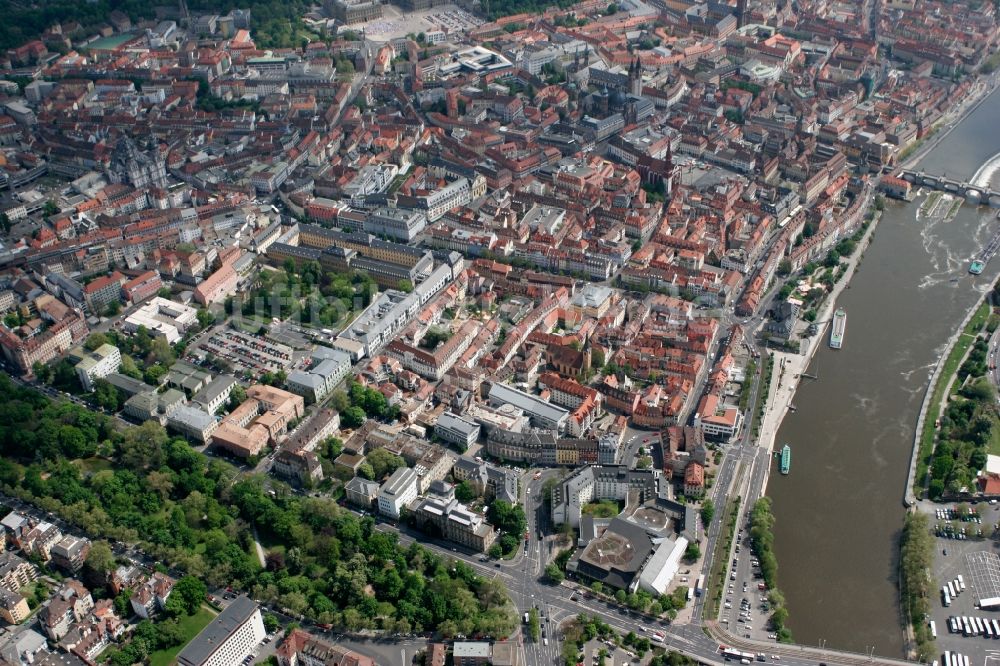 Würzburg Altstadt aus der Vogelperspektive: Stadtzentrum in Würzburg im Bundesland Bayern