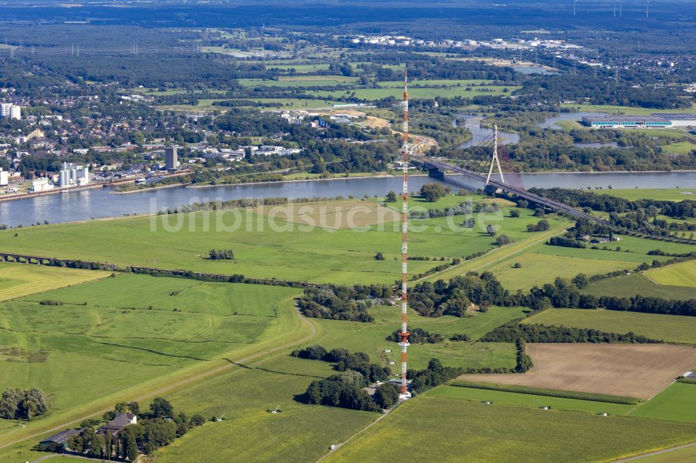 Wesel von oben - Stahlmast- Funkturm und Sendeanlage als Grundnetzsender Büdericher Fernsehturm in Wesel im Bundesland Nordrhein-Westfalen, Deutschland