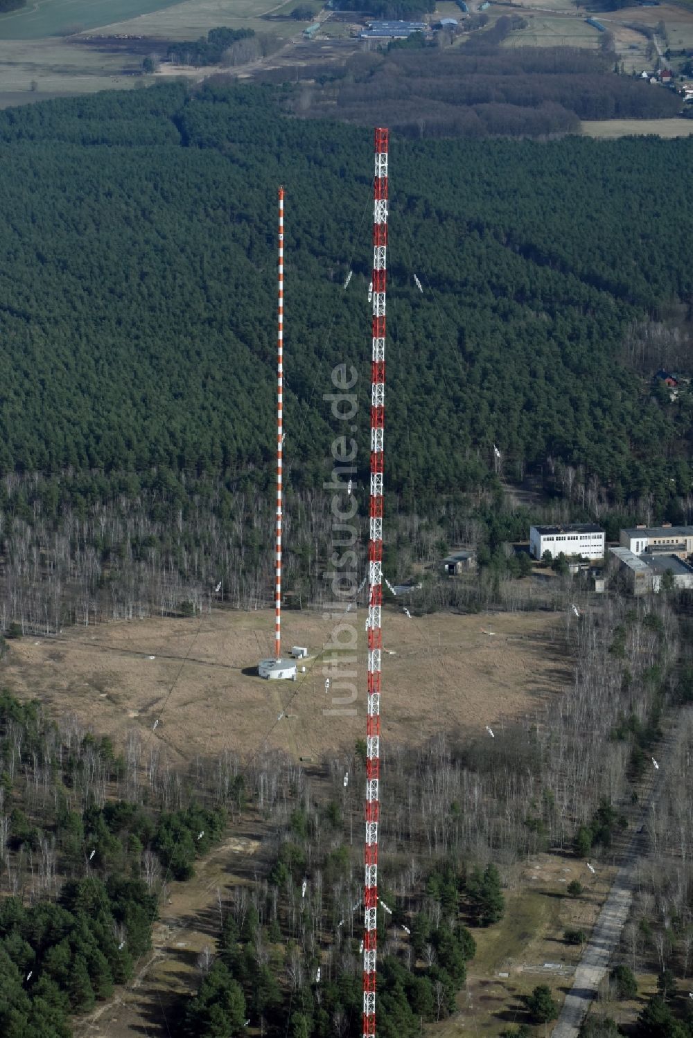 Burg von oben - Stahlmast- Funkturm und Sendeanlage als Grundnetzsender in Burg im Bundesland Sachsen-Anhalt