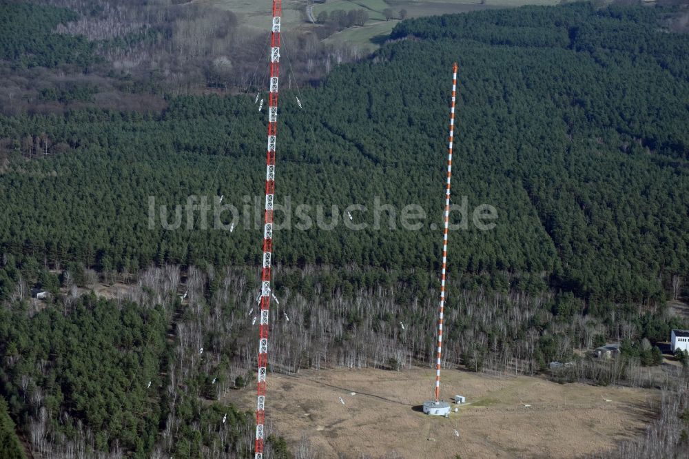 Burg aus der Vogelperspektive: Stahlmast- Funkturm und Sendeanlage als Grundnetzsender in Burg im Bundesland Sachsen-Anhalt