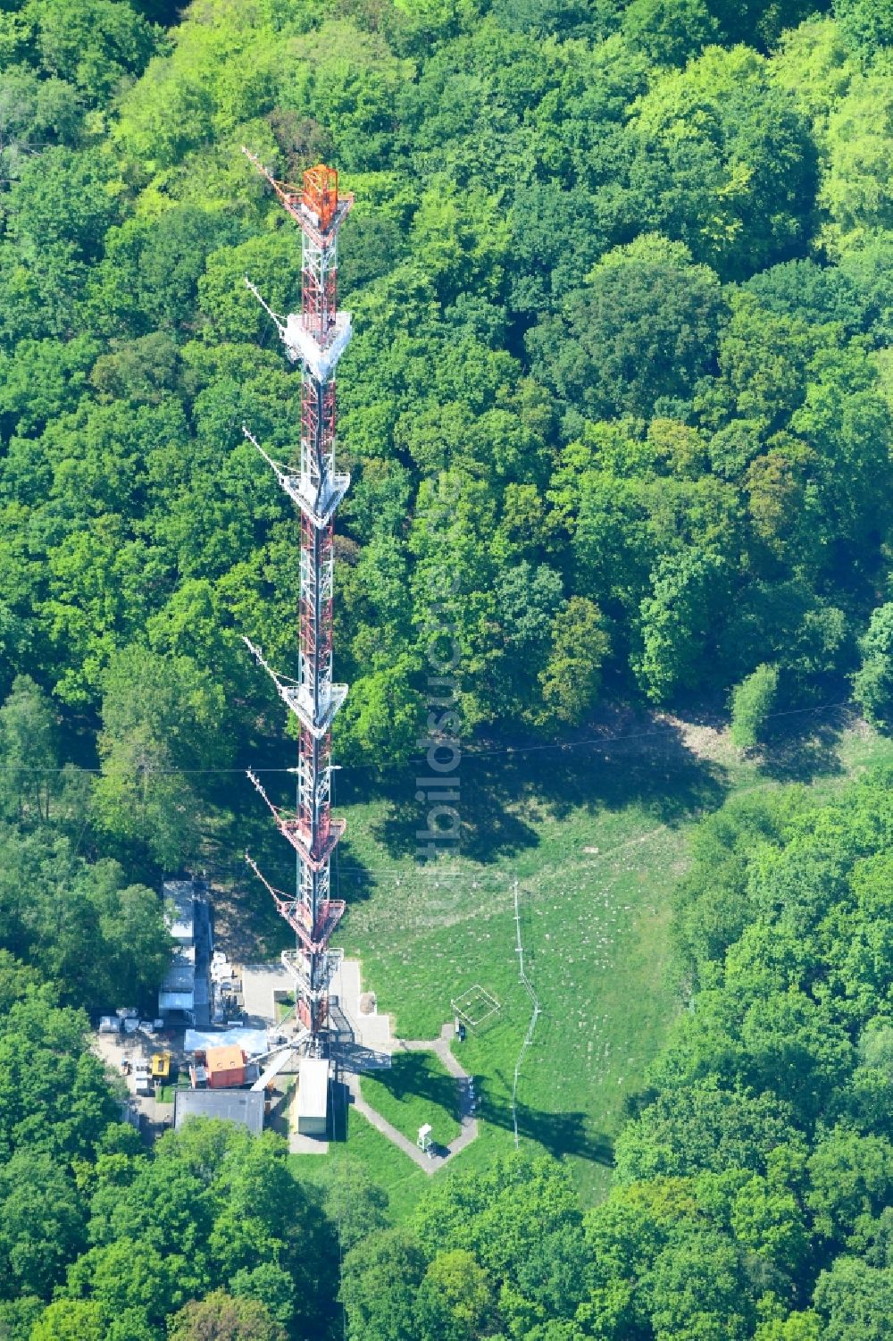 Jülich aus der Vogelperspektive: Stahlmast- Funkturm und Sendeanlage als Grundnetzsender in Jülich im Bundesland Nordrhein-Westfalen, Deutschland