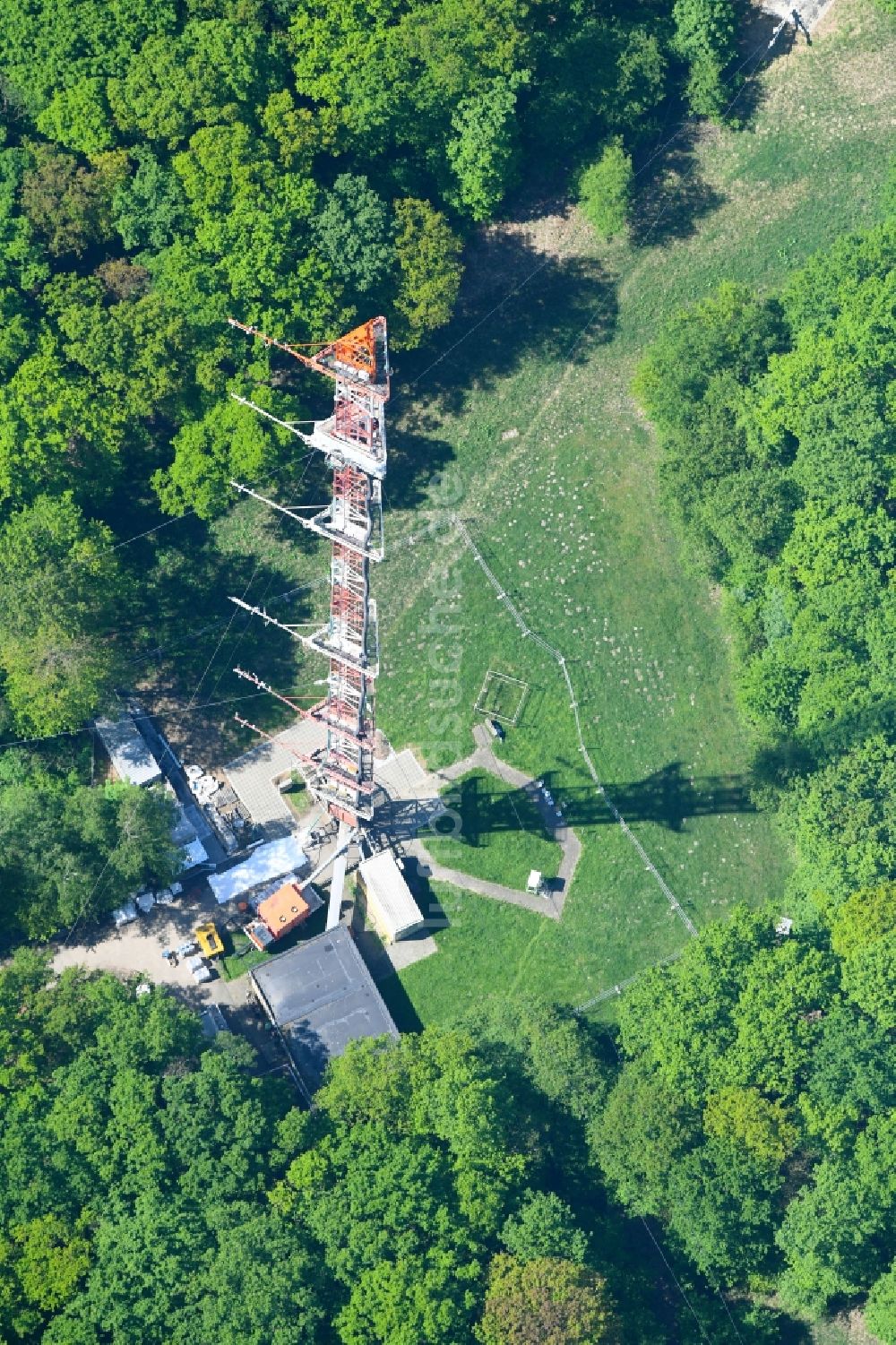 Luftbild Jülich - Stahlmast- Funkturm und Sendeanlage als Grundnetzsender in Jülich im Bundesland Nordrhein-Westfalen, Deutschland