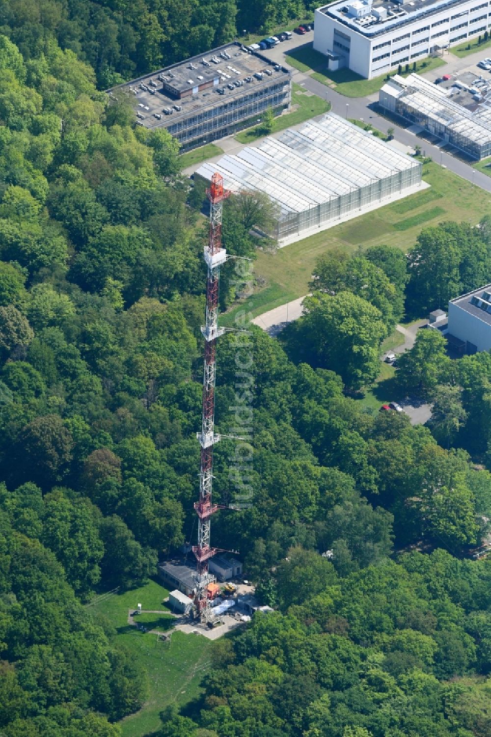 Jülich aus der Vogelperspektive: Stahlmast- Funkturm und Sendeanlage als Grundnetzsender in Jülich im Bundesland Nordrhein-Westfalen, Deutschland