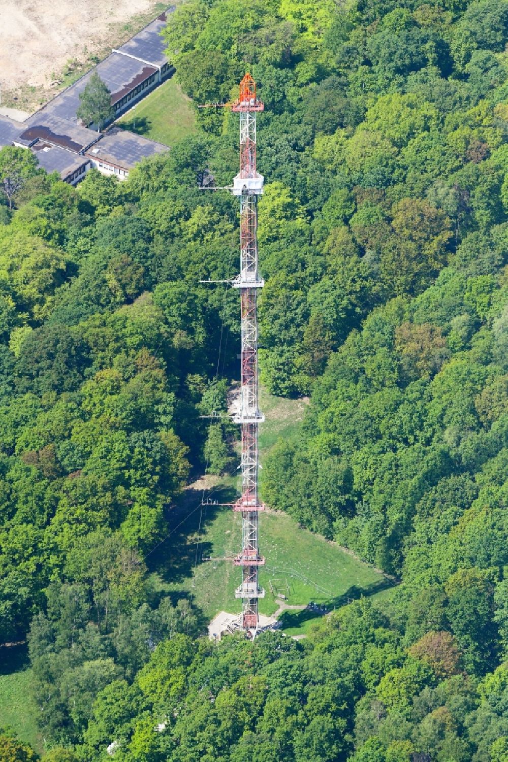 Jülich von oben - Stahlmast- Funkturm und Sendeanlage als Grundnetzsender in Jülich im Bundesland Nordrhein-Westfalen, Deutschland