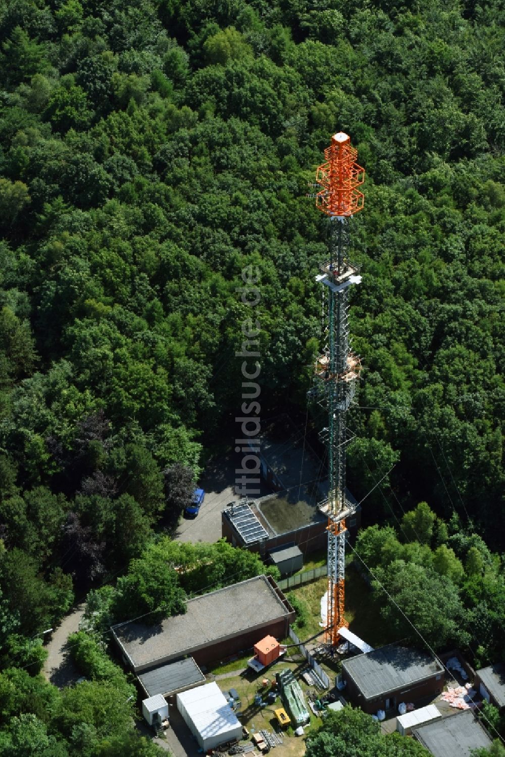 Cuxhaven aus der Vogelperspektive: Stahlmast- Funkturm und Sendeanlage als Grundnetzsender NDR Sender Cuxhaven-Altenwalde in Cuxhaven im Bundesland Niedersachsen, Deutschland