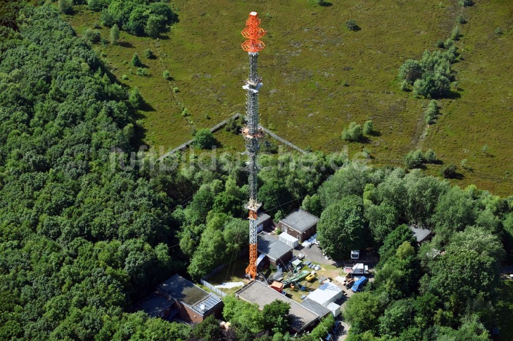 Luftaufnahme Cuxhaven - Stahlmast- Funkturm und Sendeanlage als Grundnetzsender NDR Sender Cuxhaven-Altenwalde in Cuxhaven im Bundesland Niedersachsen, Deutschland