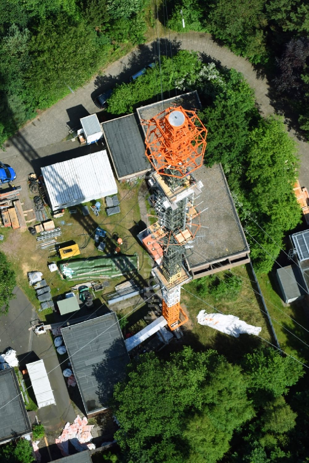 Luftaufnahme Cuxhaven - Stahlmast- Funkturm und Sendeanlage als Grundnetzsender NDR Sender Cuxhaven-Altenwalde in Cuxhaven im Bundesland Niedersachsen, Deutschland