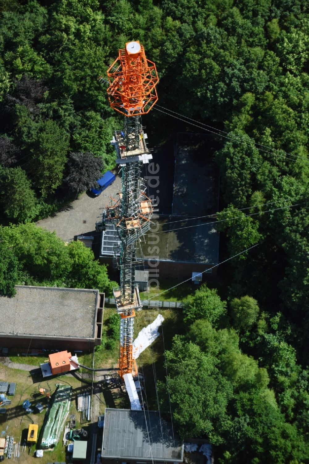 Cuxhaven von oben - Stahlmast- Funkturm und Sendeanlage als Grundnetzsender NDR Sender Cuxhaven-Altenwalde in Cuxhaven im Bundesland Niedersachsen, Deutschland