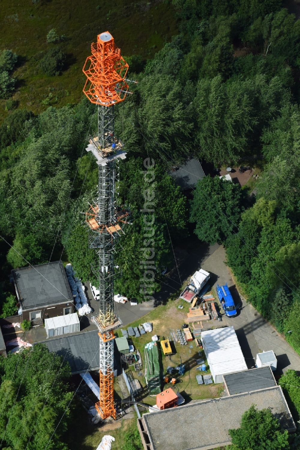 Luftaufnahme Cuxhaven - Stahlmast- Funkturm und Sendeanlage als Grundnetzsender NDR Sender Cuxhaven-Altenwalde in Cuxhaven im Bundesland Niedersachsen, Deutschland