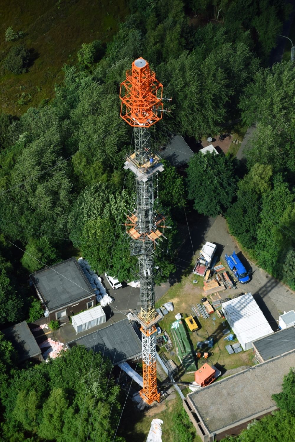 Cuxhaven von oben - Stahlmast- Funkturm und Sendeanlage als Grundnetzsender NDR Sender Cuxhaven-Altenwalde in Cuxhaven im Bundesland Niedersachsen, Deutschland