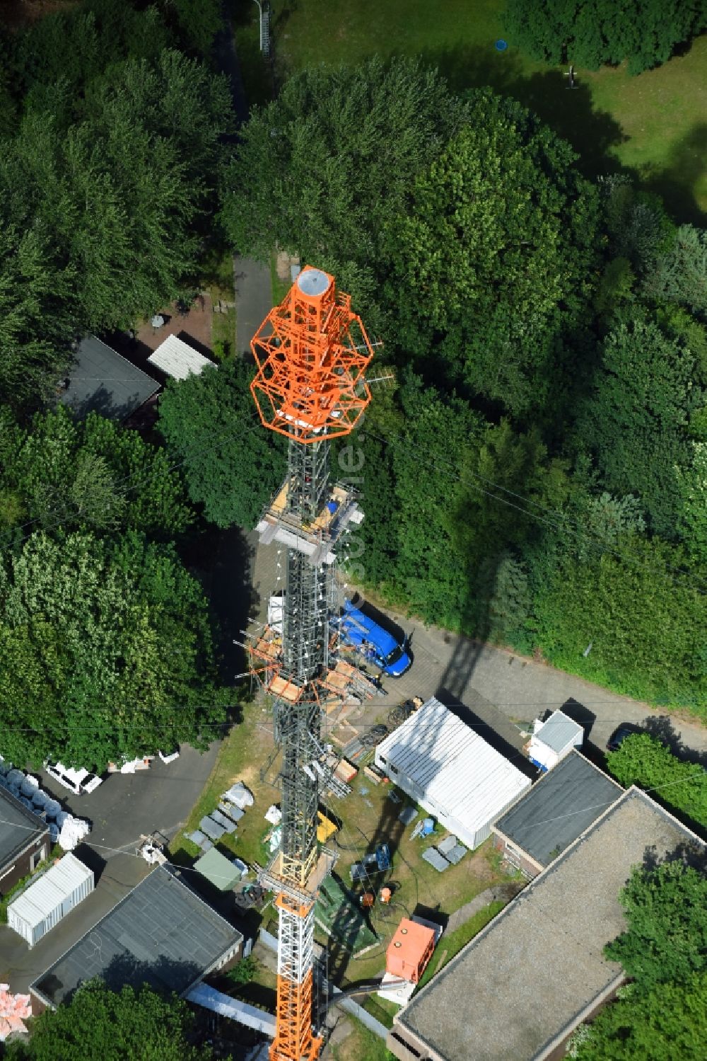 Cuxhaven aus der Vogelperspektive: Stahlmast- Funkturm und Sendeanlage als Grundnetzsender NDR Sender Cuxhaven-Altenwalde in Cuxhaven im Bundesland Niedersachsen, Deutschland