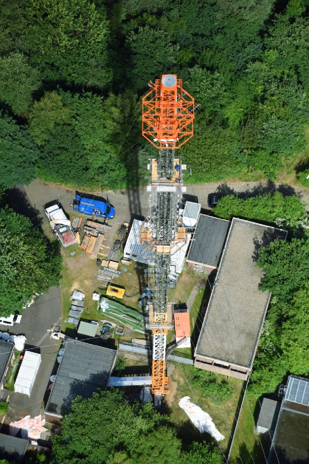 Luftaufnahme Cuxhaven - Stahlmast- Funkturm und Sendeanlage als Grundnetzsender NDR Sender Cuxhaven-Altenwalde in Cuxhaven im Bundesland Niedersachsen, Deutschland