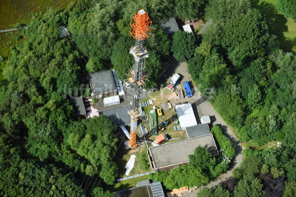 Cuxhaven aus der Vogelperspektive: Stahlmast- Funkturm und Sendeanlage als Grundnetzsender NDR Sender Cuxhaven-Altenwalde in Cuxhaven im Bundesland Niedersachsen, Deutschland