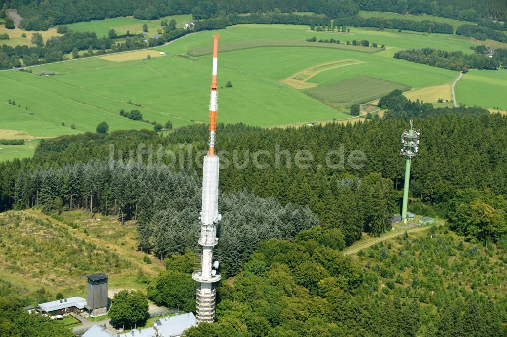 Herscheid aus der Vogelperspektive: Stahlmast- Funkturm und Sendeanlage als Grundnetzsender Robert-Kolb-Turm des Westdeutscher Rundfunk am Nordheller Weg in Herscheid im Bundesland Nordrhein-Westfalen, Deutschland