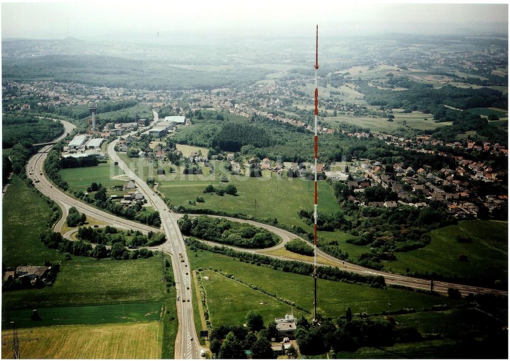 Göttelborn aus der Vogelperspektive: Stahlmast- Funkturm und Sendeanlage als Grundnetzsender und Sanierung des Sendemastes durch die Firma Diener in Göttelborn im Bundesland Saarland