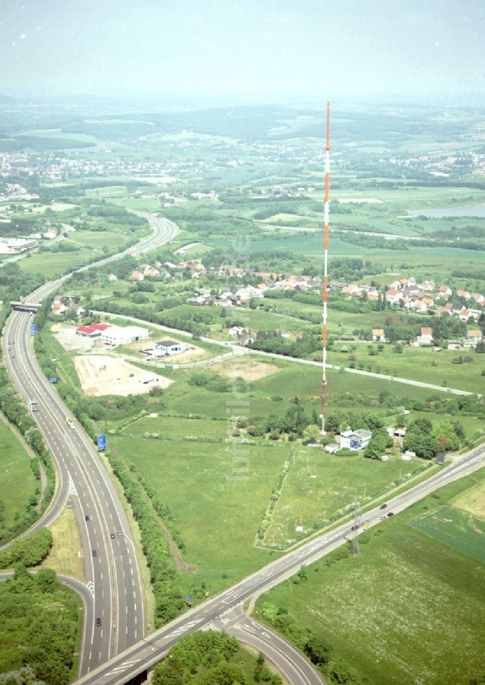 Göttelborn von oben - Stahlmast- Funkturm und Sendeanlage als Grundnetzsender und Sanierung des Sendemastes durch die Firma Diener in Göttelborn im Bundesland Saarland