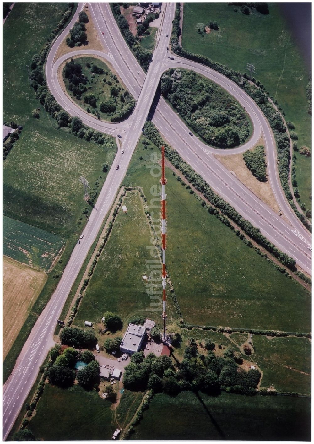 Göttelborn aus der Vogelperspektive: Stahlmast- Funkturm und Sendeanlage als Grundnetzsender und Sanierung des Sendemastes durch die Firma Diener in Göttelborn im Bundesland Saarland