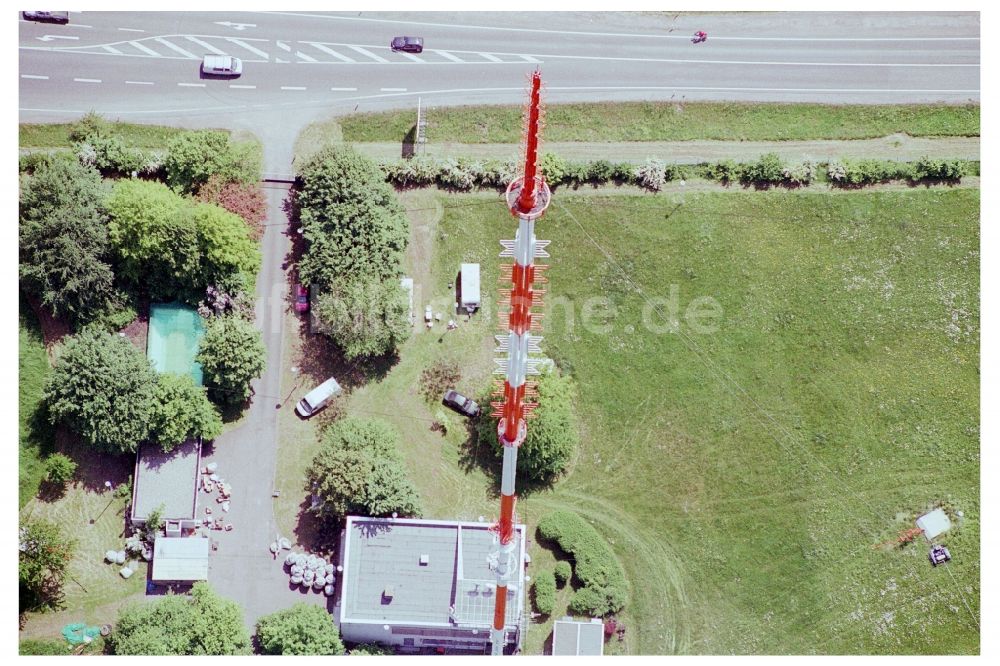 Göttelborn aus der Vogelperspektive: Stahlmast- Funkturm und Sendeanlage als Grundnetzsender und Sanierung des Sendemastes durch die Firma Diener in Göttelborn im Bundesland Saarland