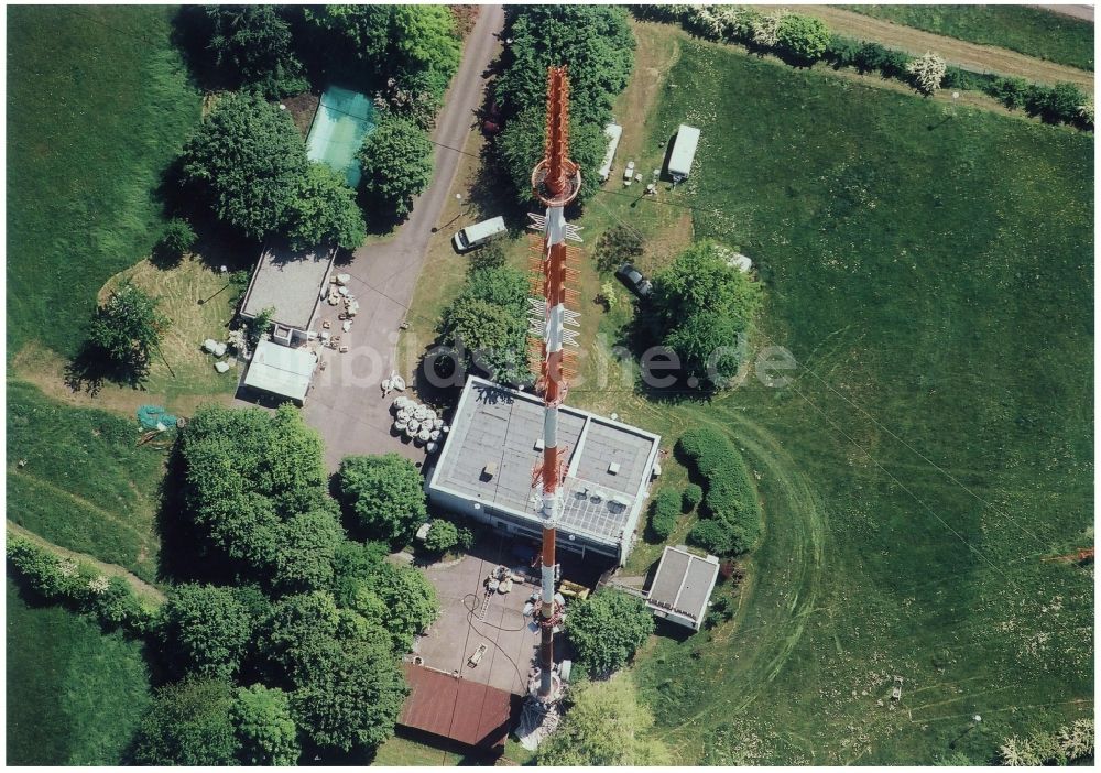 Göttelborn aus der Vogelperspektive: Stahlmast- Funkturm und Sendeanlage als Grundnetzsender und Sanierung des Sendemastes durch die Firma Diener in Göttelborn im Bundesland Saarland