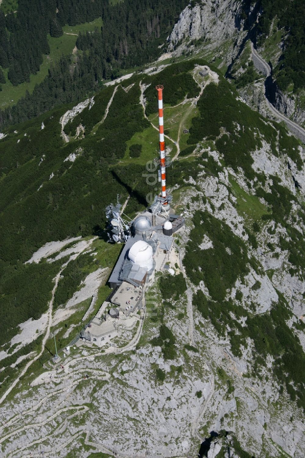 Luftaufnahme Bayrischzell - Stahlmast- Funkturm und Sendeanlage als Grundnetzsender Sender Wendelstein in Bayrischzell im Bundesland Bayern, Deutschland