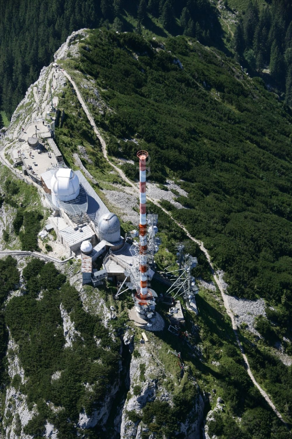 Bayrischzell von oben - Stahlmast- Funkturm und Sendeanlage als Grundnetzsender Sender Wendelstein in Bayrischzell im Bundesland Bayern, Deutschland