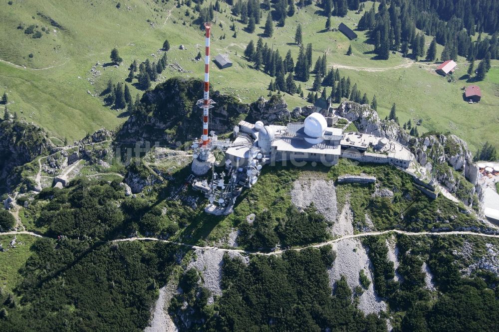 Bayrischzell von oben - Stahlmast- Funkturm und Sendeanlage als Grundnetzsender Sender Wendelstein in Bayrischzell im Bundesland Bayern, Deutschland