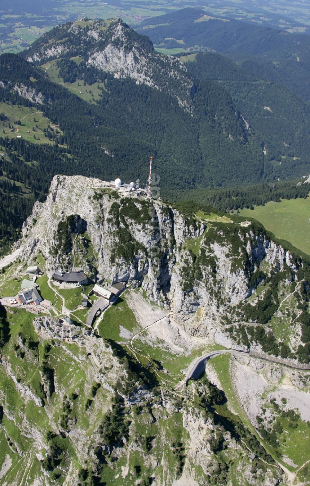 Bayrischzell aus der Vogelperspektive: Stahlmast- Funkturm und Sendeanlage als Grundnetzsender Sender Wendelstein in Bayrischzell im Bundesland Bayern, Deutschland