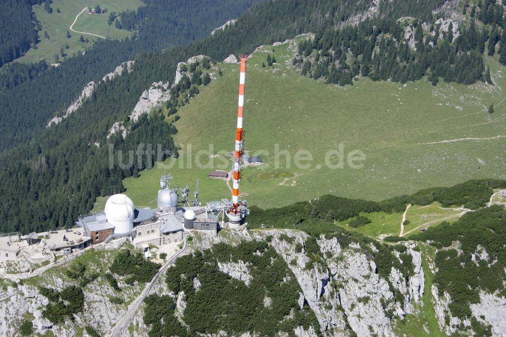 Bayrischzell von oben - Stahlmast- Funkturm und Sendeanlage als Grundnetzsender Sender Wendelstein in Bayrischzell im Bundesland Bayern, Deutschland