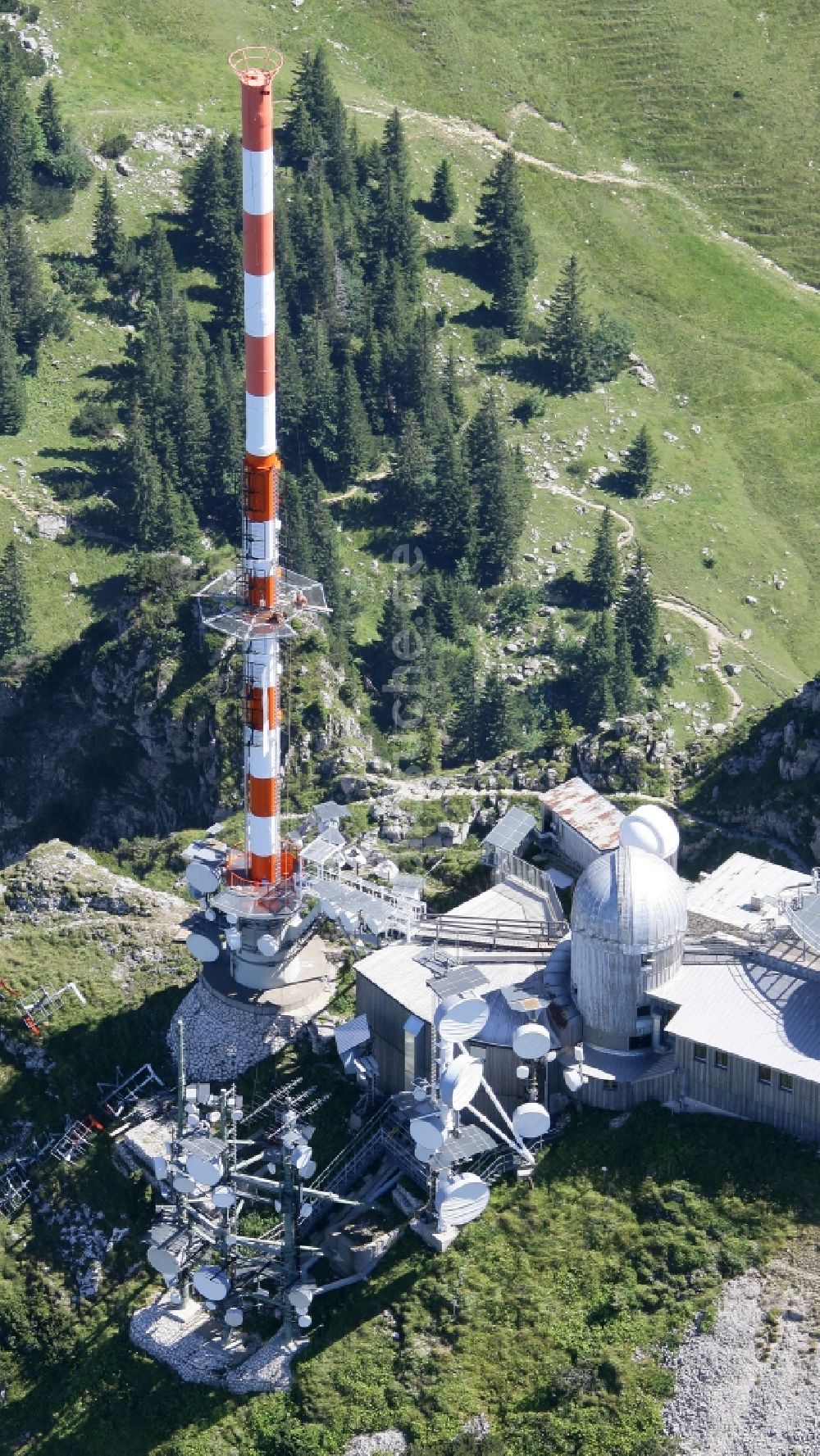 Luftaufnahme Bayrischzell - Stahlmast- Funkturm und Sendeanlage als Grundnetzsender Sender Wendelstein in Bayrischzell im Bundesland Bayern, Deutschland