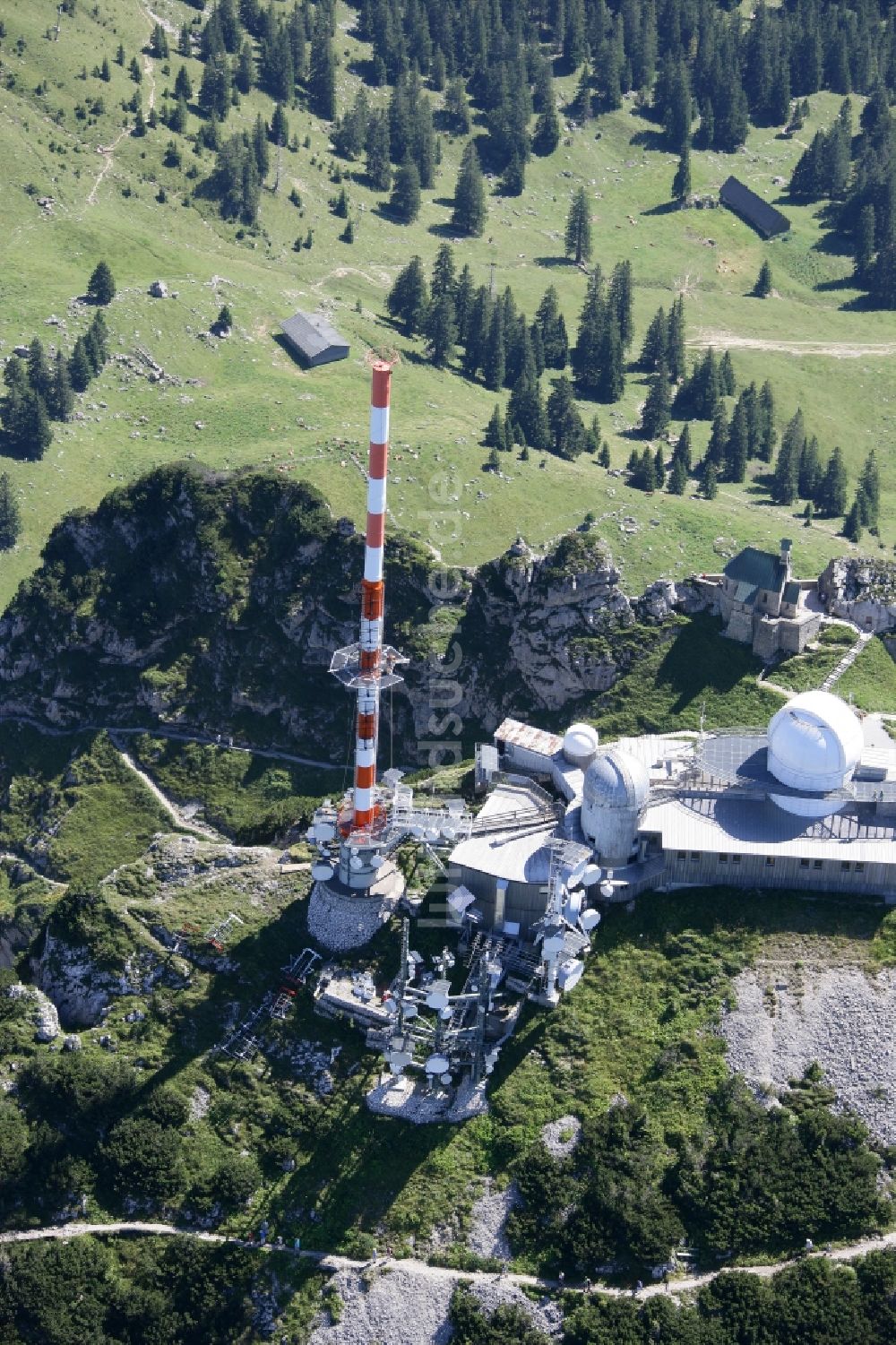 Bayrischzell von oben - Stahlmast- Funkturm und Sendeanlage als Grundnetzsender Sender Wendelstein in Bayrischzell im Bundesland Bayern, Deutschland