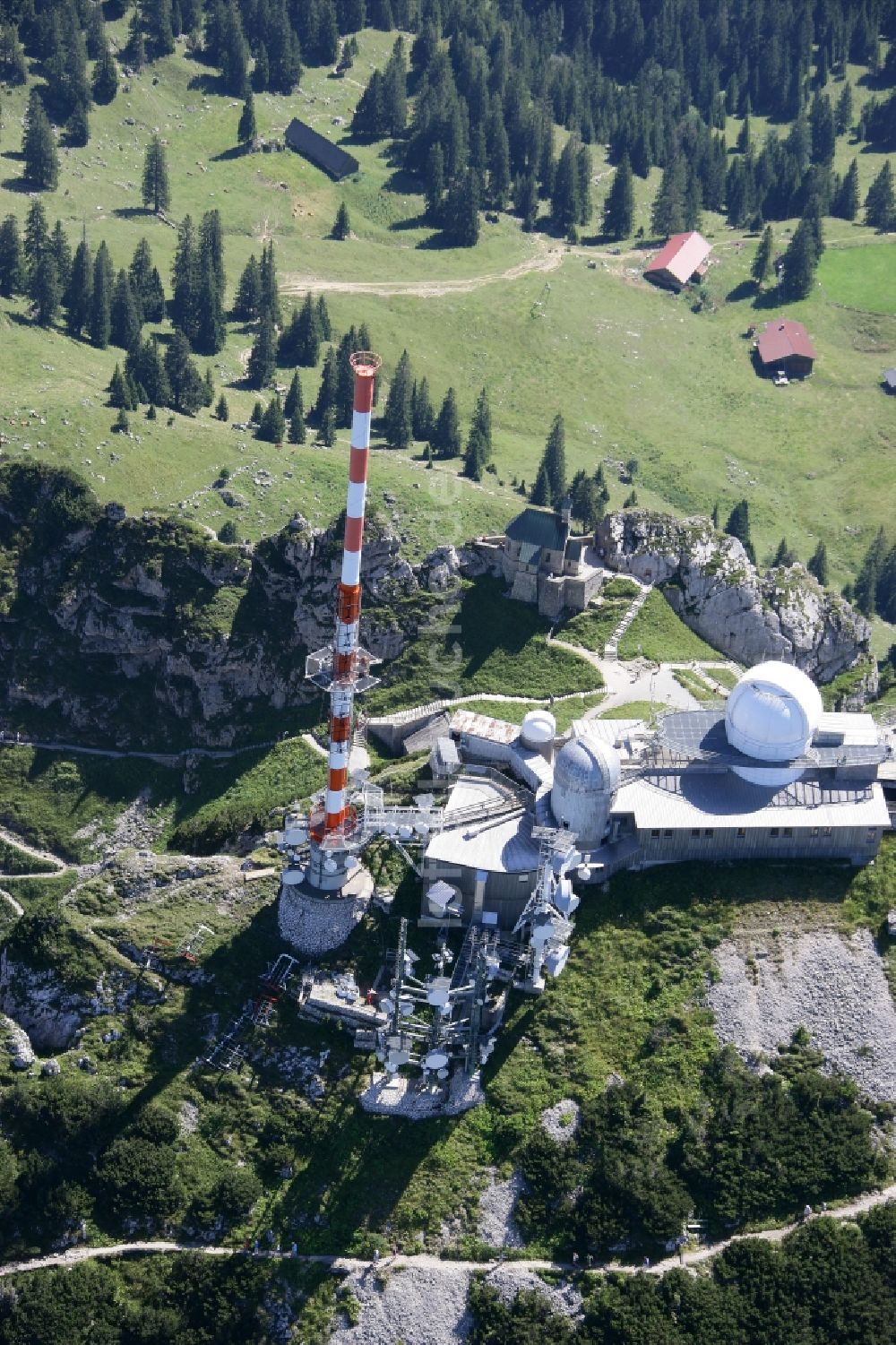 Bayrischzell aus der Vogelperspektive: Stahlmast- Funkturm und Sendeanlage als Grundnetzsender Sender Wendelstein in Bayrischzell im Bundesland Bayern, Deutschland