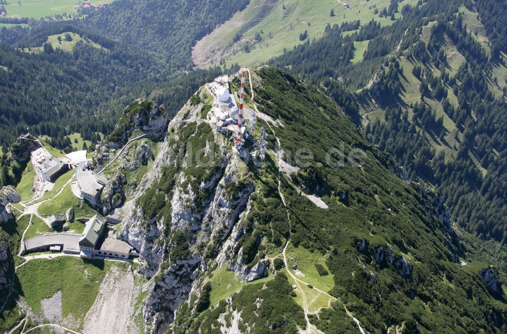 Luftaufnahme Bayrischzell - Stahlmast- Funkturm und Sendeanlage als Grundnetzsender Sender Wendelstein in Bayrischzell im Bundesland Bayern, Deutschland