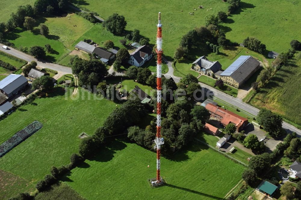 Welmbüttel von oben - Stahlmast- Funkturm und Sendeanlage in Welmbüttel im Bundesland Schleswig-Holstein