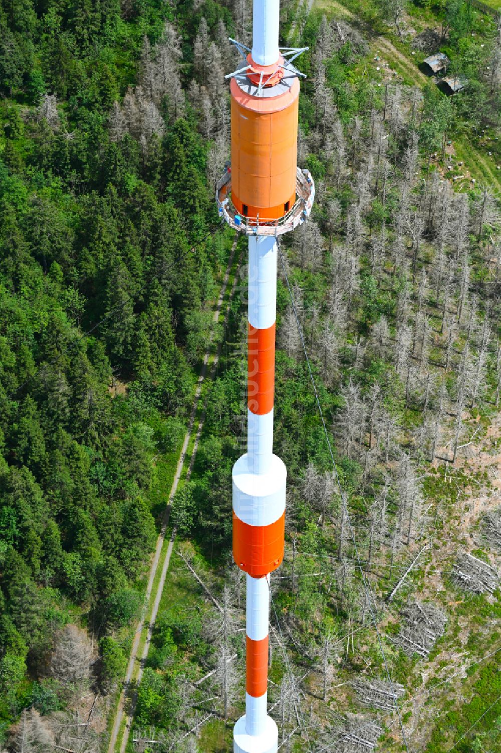 Torfhaus aus der Vogelperspektive: Stahlmast- Funkturm Sender Harz-West des NDR Norddeutscher Rundfunk in Torfhaus im Bundesland Niedersachsen, Deutschland