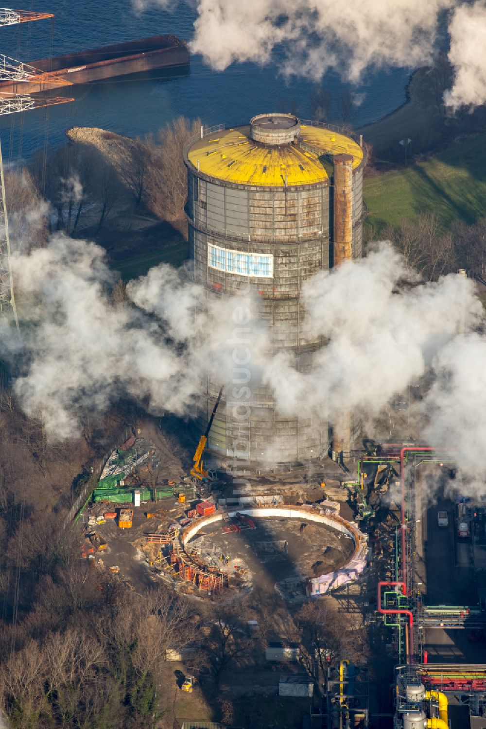 Duisburg aus der Vogelperspektive: Stahlwerk und Hüttenwerke Krupp Mannesmann GmbH im Ortsteil Hüttenheim in Duisburg im Bundesland Nordrhein-Westfalen, Deutschland