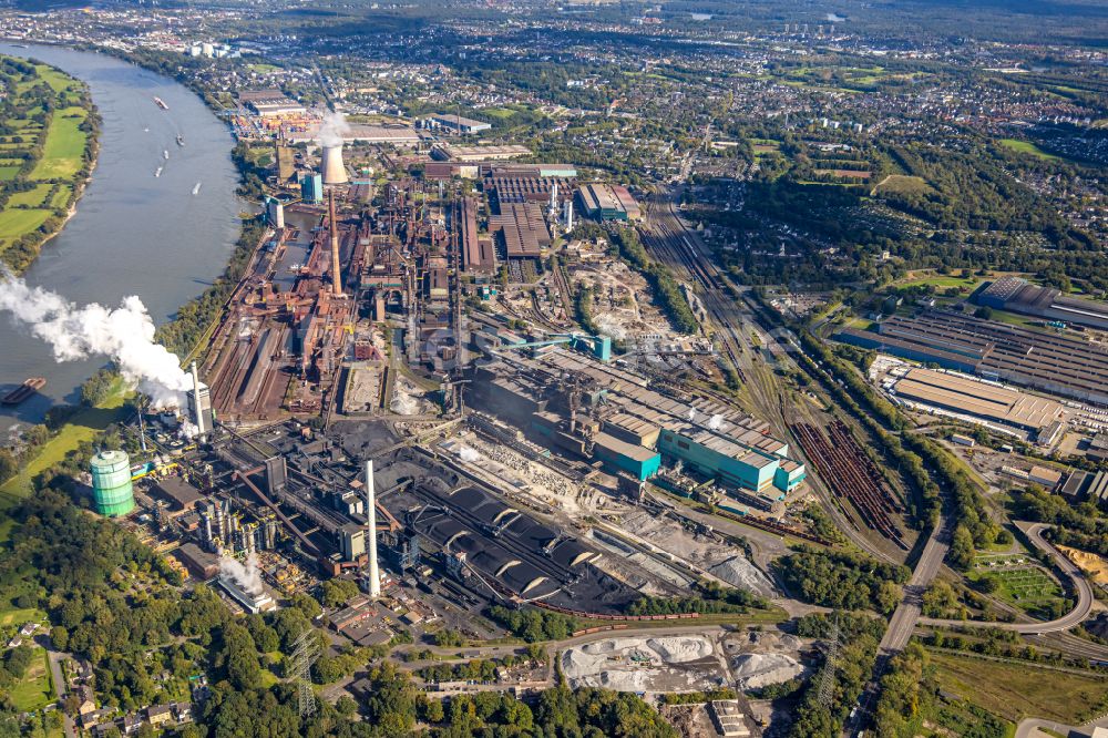 Duisburg aus der Vogelperspektive: Stahlwerk und Hüttenwerke Krupp Mannesmann GmbH im Ortsteil Hüttenheim in Duisburg im Bundesland Nordrhein-Westfalen, Deutschland