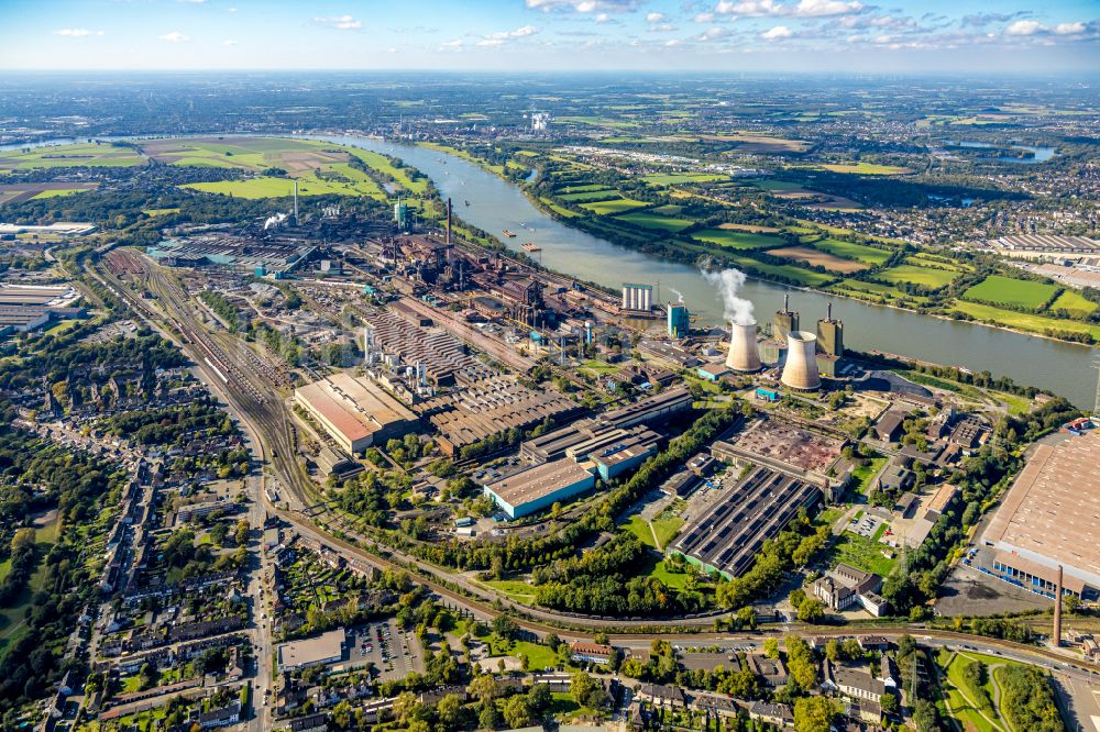 Duisburg von oben - Stahlwerk und Hüttenwerke Krupp Mannesmann GmbH im Ortsteil Hüttenheim in Duisburg im Bundesland Nordrhein-Westfalen, Deutschland